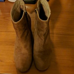 Halogen tan suede ankle boots with zipper 6.5